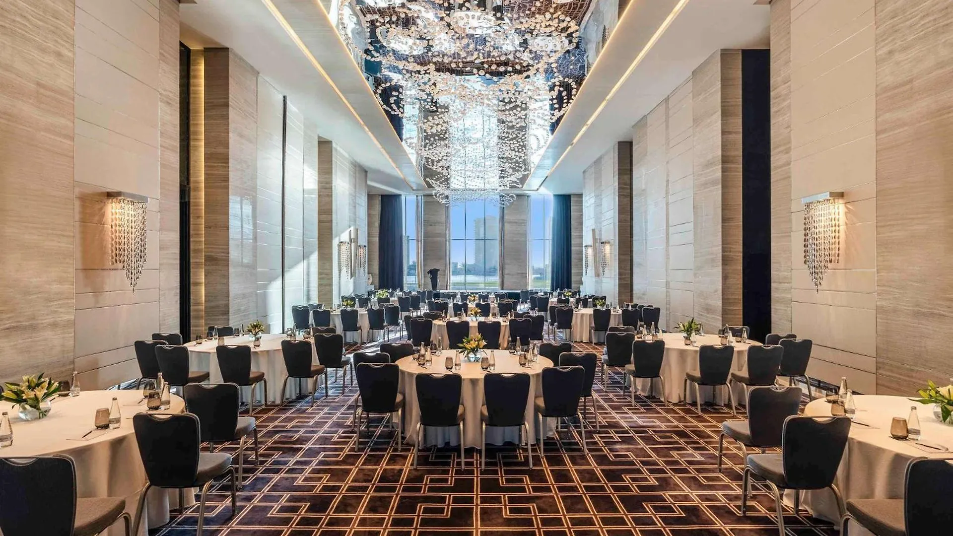 Отель Pullman Dubai Downtown