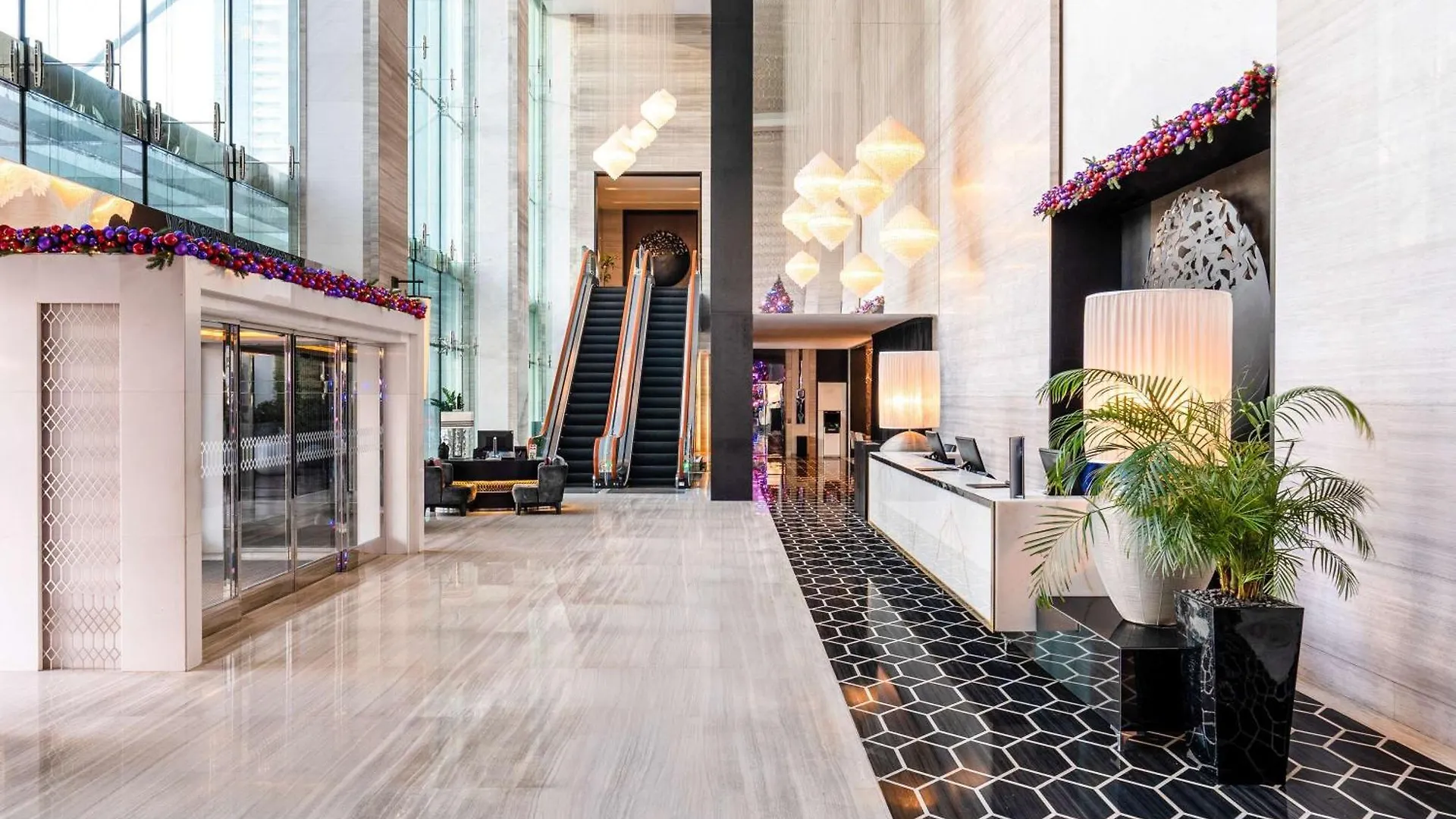 Отель Pullman Dubai Downtown 5*,